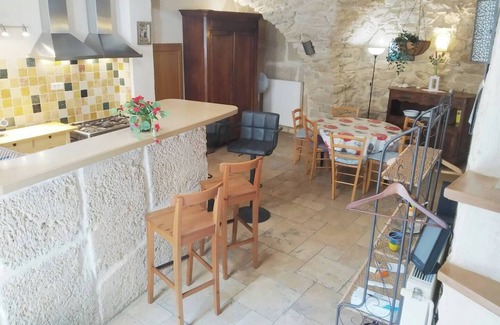 Pelissanne House | 17TH CENTURY TRADITIONAL FRENCH TOWNHOUSE CLOSE TO SALON-DE-PROVENCE