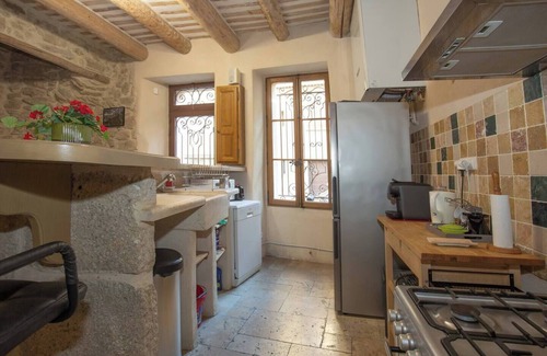 Pelissanne House | 17TH CENTURY TRADITIONAL FRENCH TOWNHOUSE CLOSE TO SALON-DE-PROVENCE