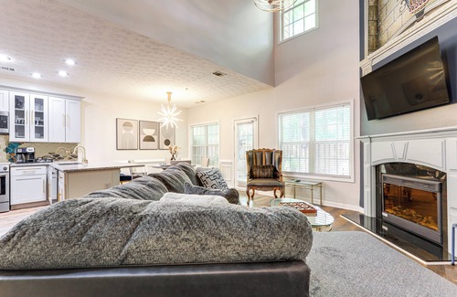 Rex House | 18 Mi to Atlanta: Family Retreat w/Patio