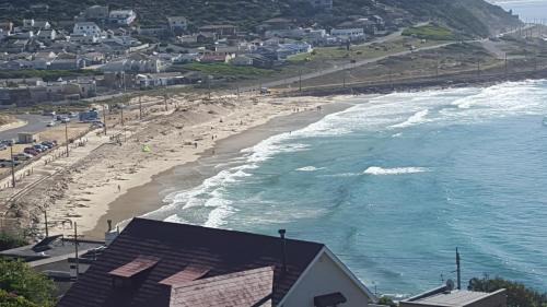 Glencairn Apartment | 18 Steps - Seaside Cottage with breathtaking views