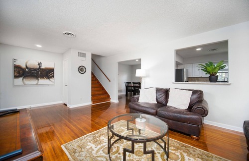 Cedar Hills House | 1800 sq/ft spacey 4/2.5