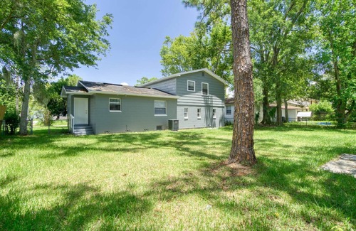 Cedar Hills House | 1800 sq/ft spacey 4/2.5