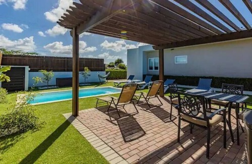 Koyari Villa | 18D: New Listing! Spacious House Near Palm Beach