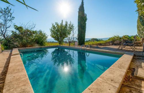 Goult House | 18th-century sheepfold surrounded by vineyards