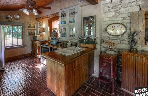 Eureka Springs House | ✰18Years > iconic Rock Haus Eureka < 2 persons=299. 4=379. 6=459.