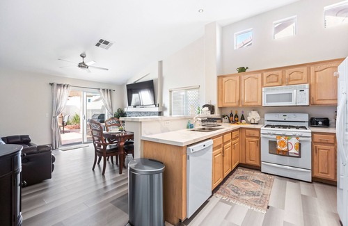 Las Vegas House | 1900 Sqft House 5beds,3bath With Heated Pool,spa,bbq