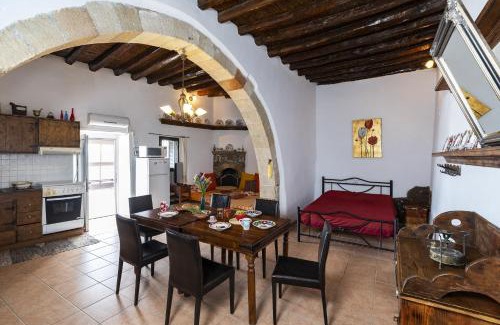 South Rhodes House | 1900s traditional house in Asklipio