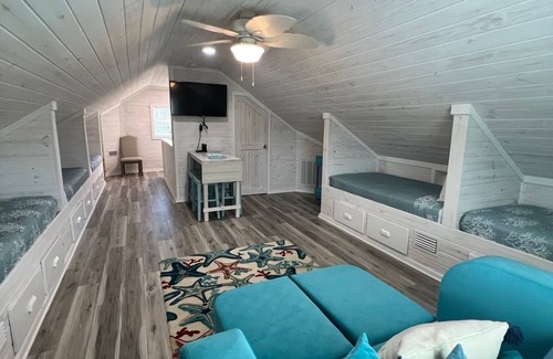 Lillian House | 1920’s Cottage-8 Beds-Boat/RV Storage