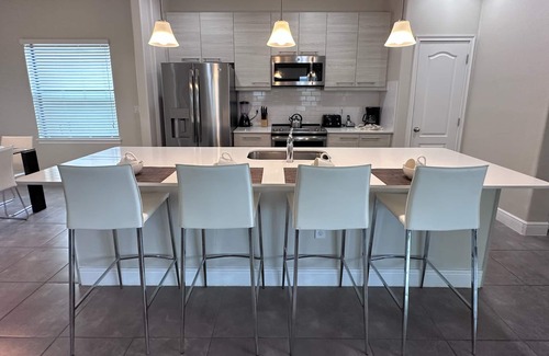 Haines City House | 195MCV: 4 Bed with Private Baths and Pool