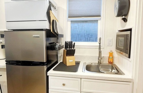 Woodland Hills House | 1BD/1BA w/In-Unit Laundry – Steps from Kaiser