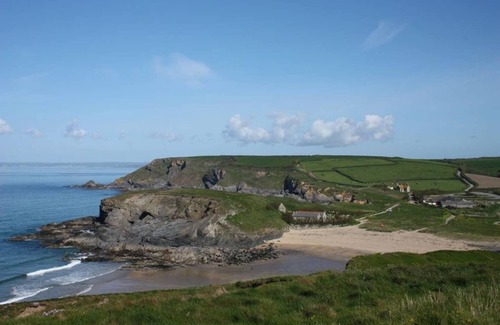 Grade Cabin | 1Bed Cabin Sleeps 2- Fireplace,Garden,Parking,Pets