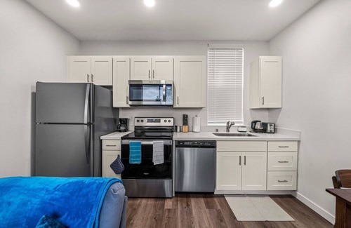 South Tacoma Apartment | 1BR/1BA Chic Apartment near Hospitals