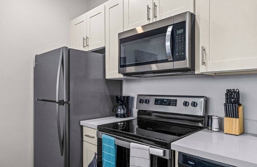 South Tacoma Apartment | 1BR/1BA Chic Apartment near Hospitals