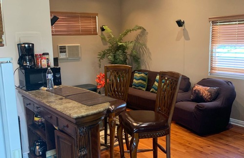 Warner Center House | 1BR 1BA Private Guest Suite, Self-Check In, Netflix near Woodland Hills Village