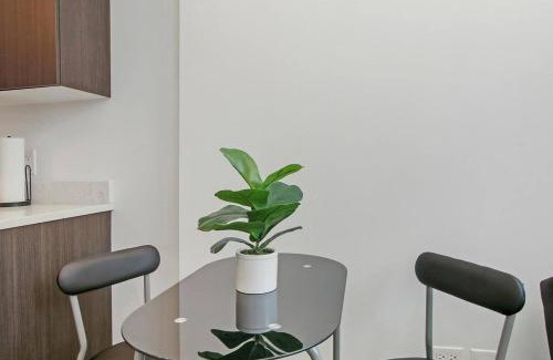 West Loop Apartment | 1BR Adorable Apt with In-unit Laundry - Lake 206 rep