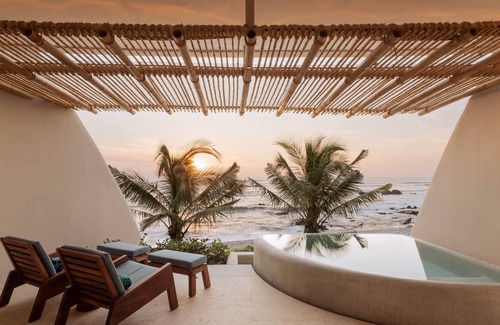 Saladita Villa | 1BR cozy suite in Surfing Paradise Saladita (LP PAPAYA 201)