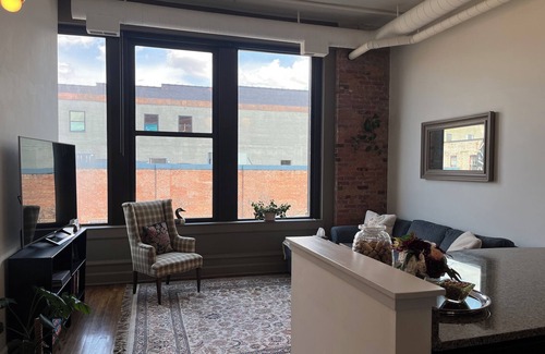 Ann Arbor Condo | 1BR in Heart of Downtown Ann Arbor w/Windows + Free Parking