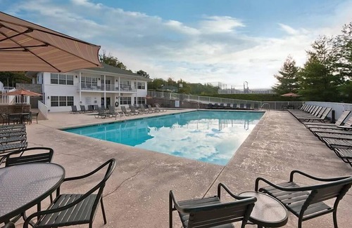 Kaiser Condo | 1br in Ozark Area-Water & Amusement Parks