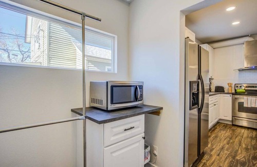 Downtown Colorado Springs Apartment | 1BR Lovely Stylish Downtown Close To Everything