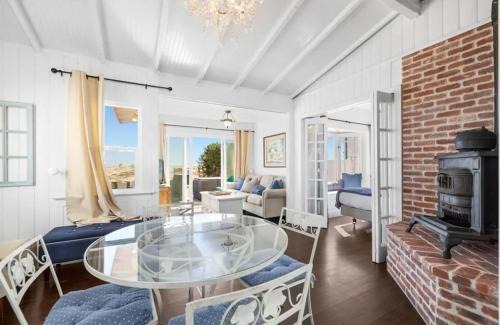 Balboa Peninsula House | 1Br Oceanfront Cottage W Large Patio, Built-In Bbq & Views By Beachview Rentals