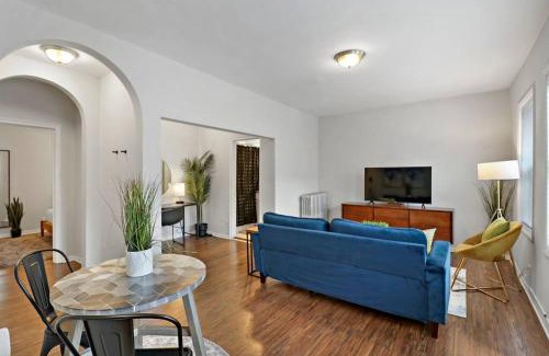 Hyde Park Apartment | 1BR Prime Hyde Park Apartment - Dorchester 201