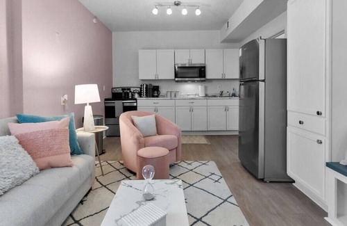 Downtown Kansas City Apartment | 1br|Rivermarket|Near Streetcar Pickup