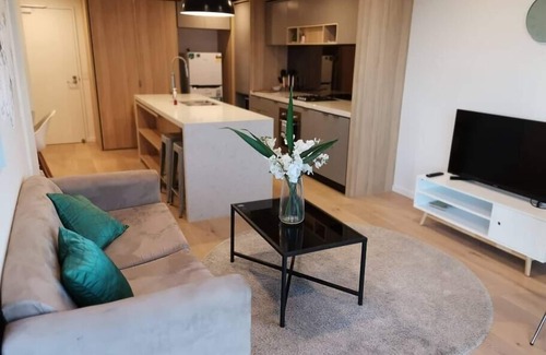 Woolloongabba Apartment | 1BR Stadium Suite: Parking + Free WiFi