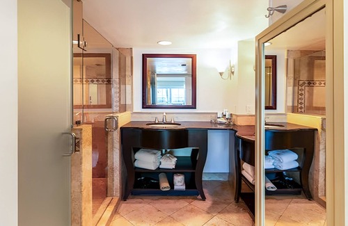 Captiva Hotel | 1BR Suite w/Balcony Overlooking the Bay – Bayfront Stay! Free Parking | Pool