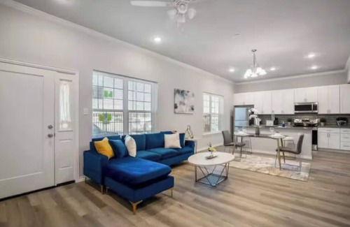 MacGregor Apartment | 1BR The Raven Flats! A Hermann Park! Med Center!