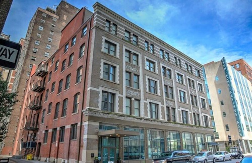 Downtown St. Louis Apartment | 1BR with W&D Mins To America Center Downtown