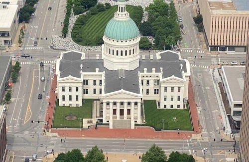 Downtown St. Louis Apartment | 1BR with W&D Mins To America Center Downtown