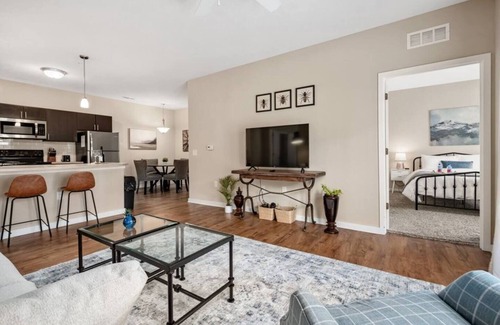 Westerville Apartment | 1st Floor Monthly 2BR Near Intel + Data Centers