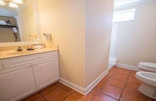 Bradenton Beach Hotel | 1st Floor Studio. King Bed Pet Friendly