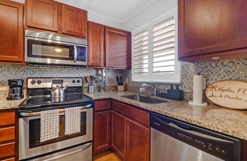 Central Naples Apartment | 2/2 Lovely Home away from home, only monthly rental