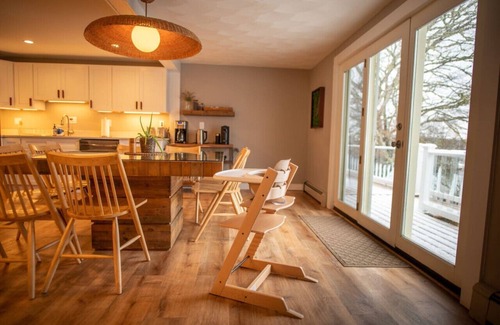 Kenyon House | 2 Acre Lakefront Getaway (Kayak/Firepit/Fishing)