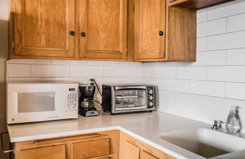 Madrona Condo | 2 BD/Quiet Community/Close to Food + Shopping