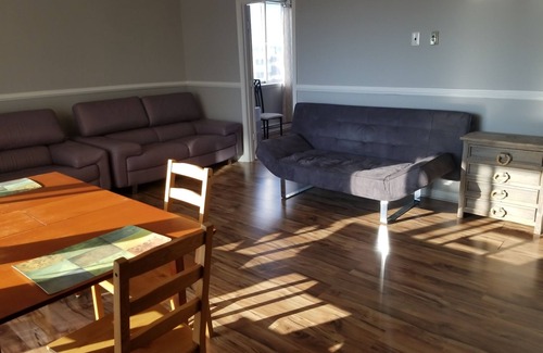 Lake Barcroft Condo | 2-bdr Condo for a Professional Traveller