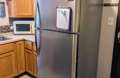 Washington Heights Apartment | 2- Bdrm Apt Desert Themed w/AC in Chicago