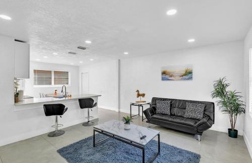 Hallandale Beach House | 2 Bdrm Modern House Mins From Beach & Casino Hb1
