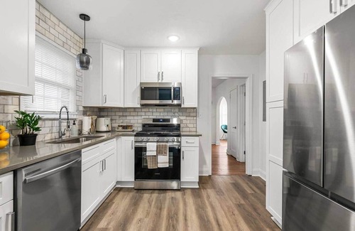 Hapeville House | 2 Bed/2 bath in Atl Home | 10 Mins from Airport