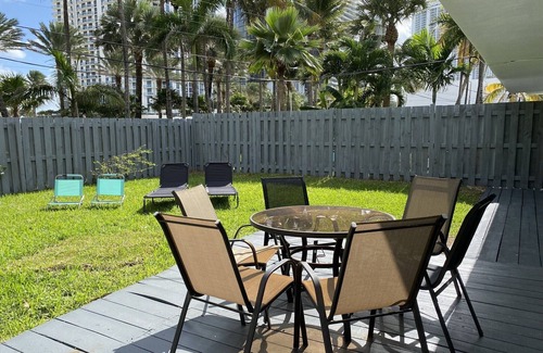 Sunny Isles Beach Ski Chalet | 2 bed 2 bath OCT BOOK 3 Nights PAY 2 Beach 1 min Walk