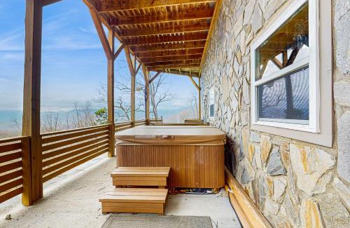 Bryson City House | 2 Bed 2 Bath Vacation home in Bryson City