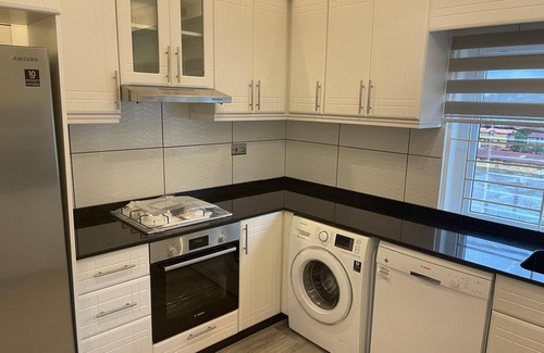 Freetown Apartment | 2 Bed Apartment Sleeps 4 - Jacuzzi, Parking, Wifi