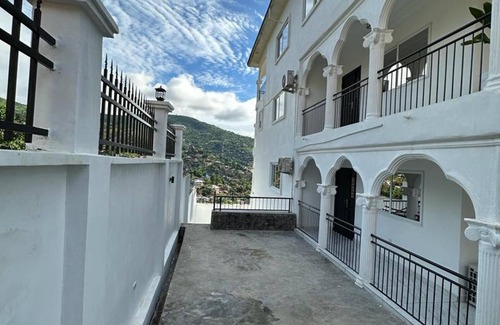 Freetown Apartment | 2 Bed Apartment Sleeps 4 - Jacuzzi, Parking, Wifi