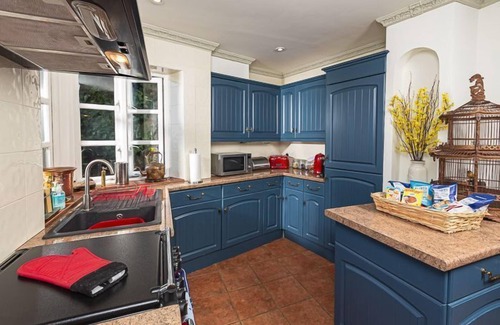 Babbacombe Cottage | 2 Bed - Bay Cottage - Sleeps 4 guests in 2 bedrooms