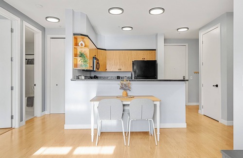 Mission District Condo | 2-Bed by River, AC, Free Parking, Near Saddledome