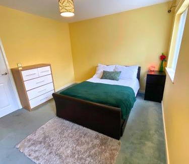 Langley Marish House | 2 Bed End Terrace M4 M25 Heathrow Windsor & London