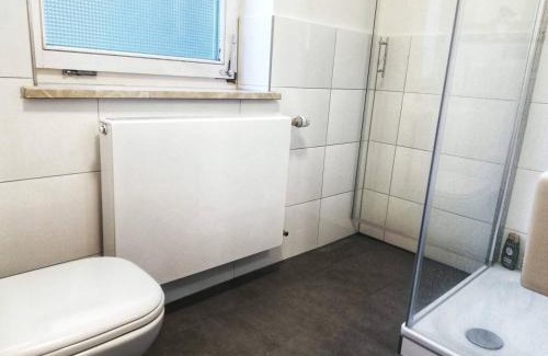 Villingen-Schwenningen Apartment | 2 Bed Flat - Sleeps 3 - Pets - Parking - Wifi