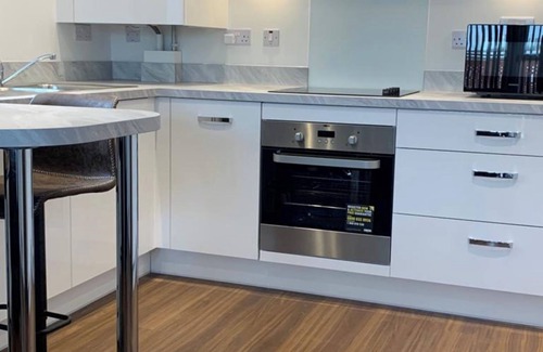 West Thurrock Apartment | 2 Bed Flat- Direct Links to Central London