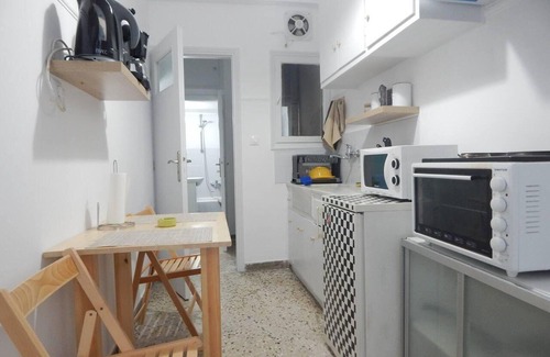 Athens City Centre Apartment | 2 Bed Flat - Sleeps 3 - Parking - Wifi
